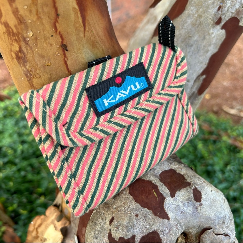 Kavu Wallet Like New !! Great Color Pattern - image 5